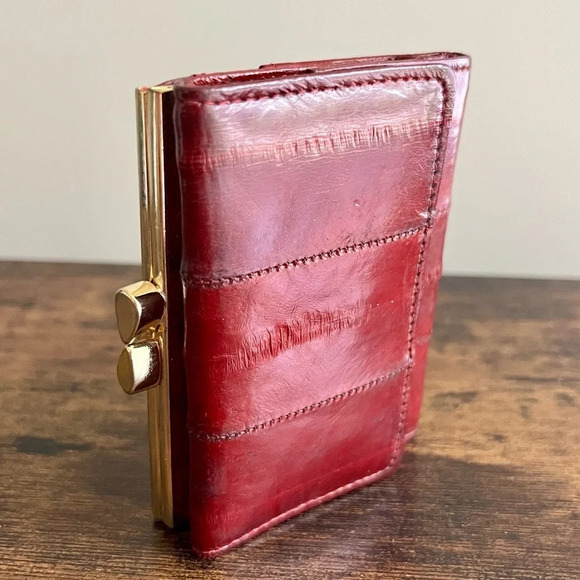 Vintage| Retro Red Eel Ski & Gold Metal Mini Wallet Change Purse - Picture 5 of 5